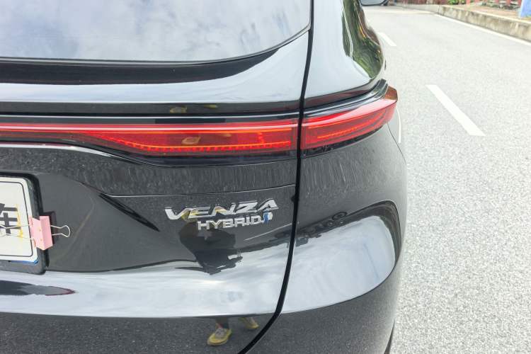 Used Toyota Venza 2023 2.5L Smart Electric Hybrid Dual-Engine Four-Wheel Drive Supreme Edition Exterior 4