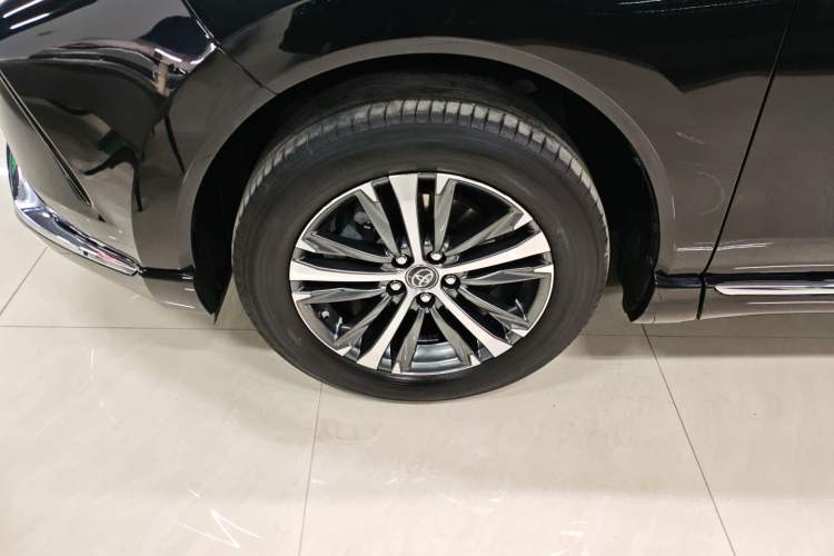 Used Toyota Venza 2023 2.0L CVT Two-Wheel Drive Luxury Edition Exterior 4