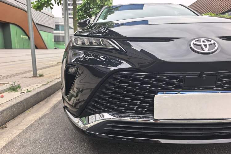 Used Toyota Venza 2023 2.0L CVT Two-Wheel Drive Luxury Edition Exterior 5