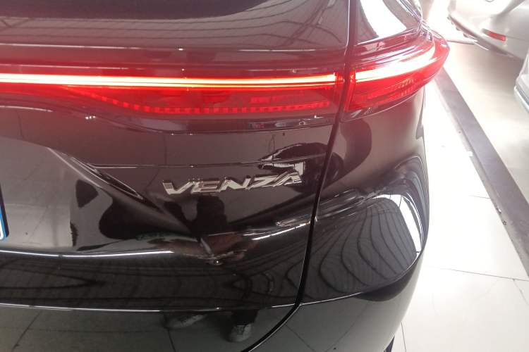 Used Toyota Venza 2023 2.0L CVT Two-Wheel Drive Luxury Edition Exterior 6