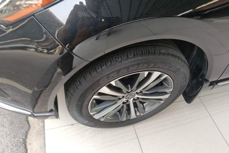 Used Toyota Venza 2023 2.0L CVT Two-Wheel Drive Luxury Edition Exterior 7