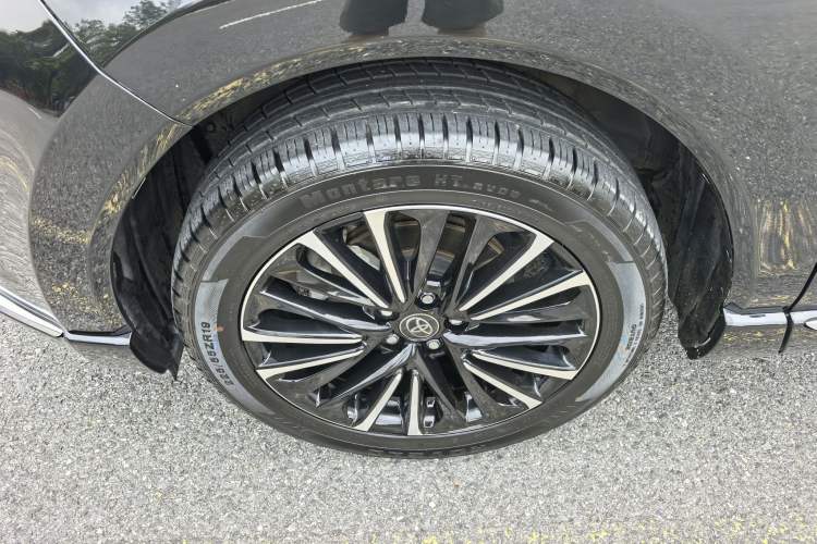 Used Toyota Venza 2023 2.5L Smart Electric Hybrid Dual-Engine Four-Wheel Drive Supreme Edition Exterior 7