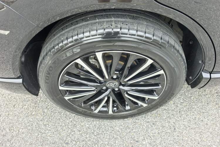 Used Toyota Venza 2023 2.5L Smart Electric Hybrid Dual-Engine Four-Wheel Drive Supreme Edition Exterior 9