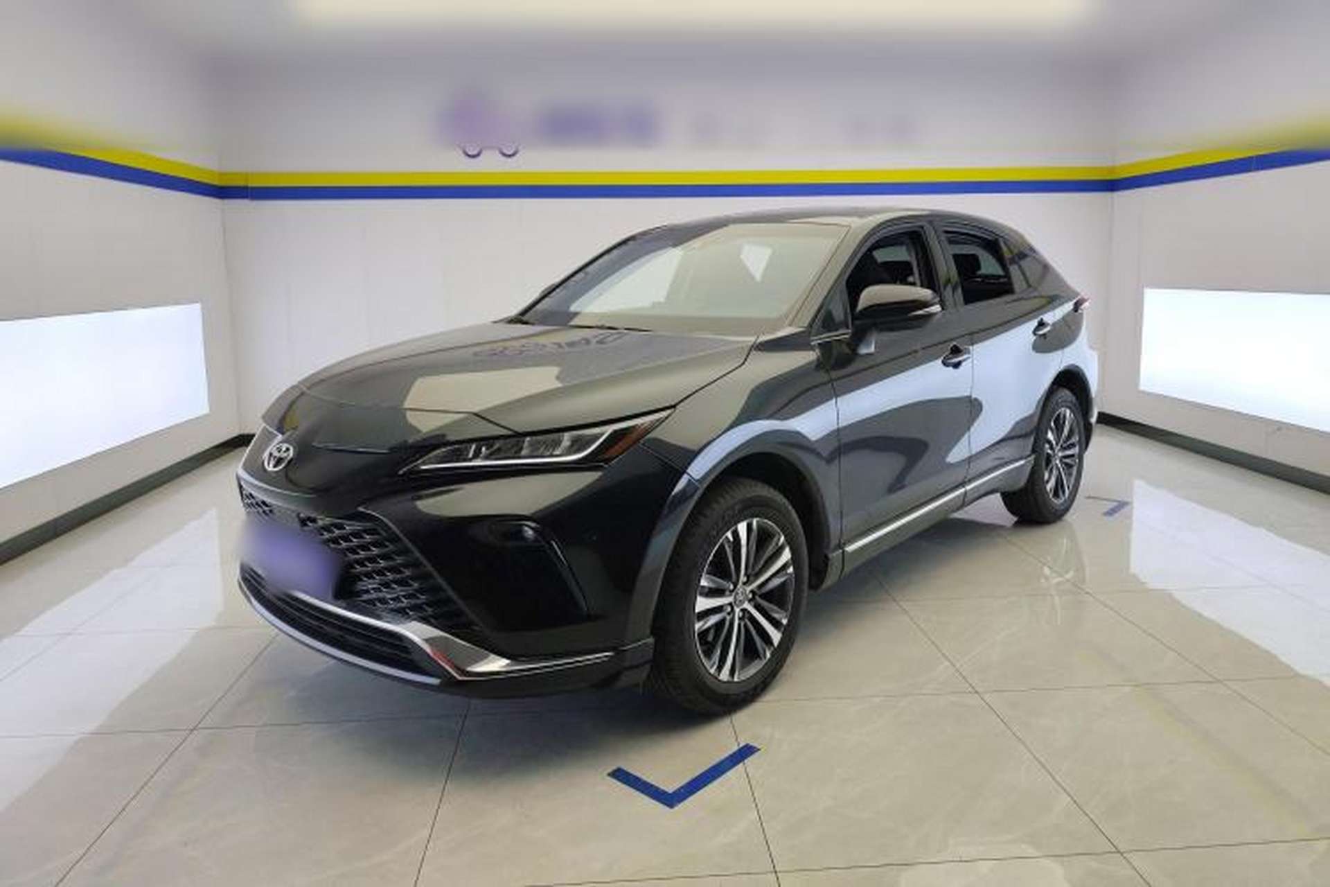 Used Toyota Venza 2023 2.0L CVT Two-Wheel Drive Luxury Edition Front Left 45 Deg