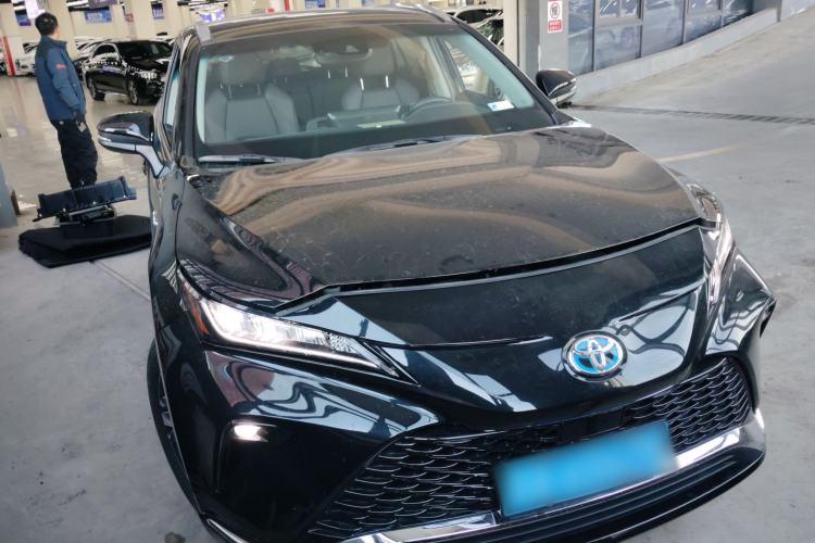 Used Toyota Venza 2023 2.5L Smart Electric Hybrid Dual-Drive Luxury Edition Front Right 45 Deg