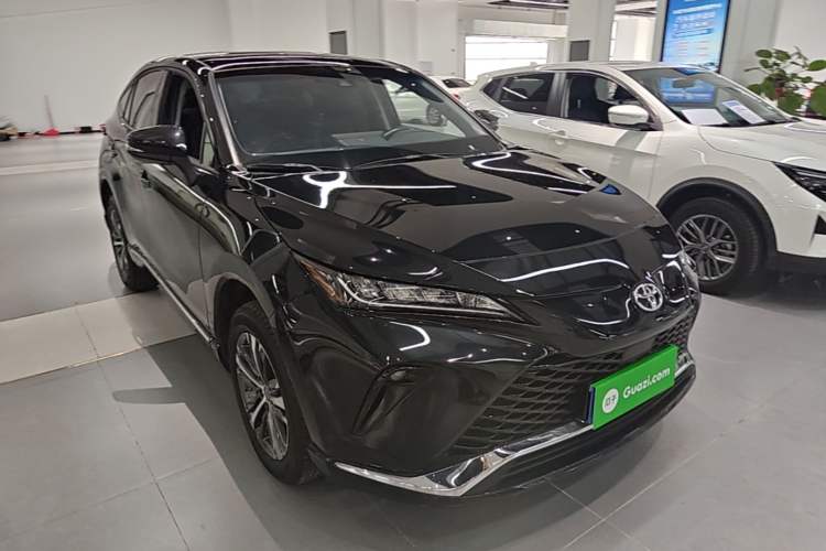 Used Toyota Venza 2023 2.0L CVT Two-Wheel Drive Luxury Edition Front Right 45 Deg