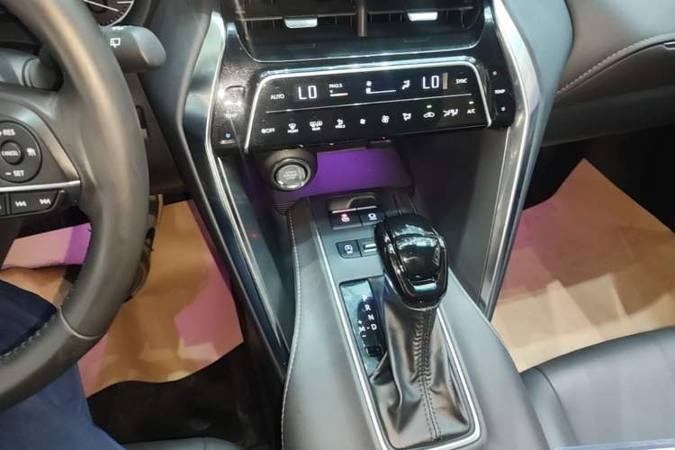 Used Toyota Venza 2023 2.0L CVT Two-Wheel Drive Luxury Edition Gear Lever
