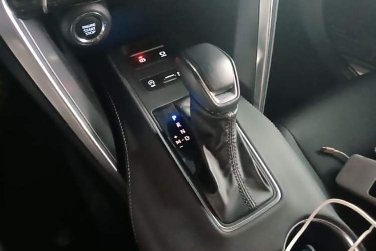 Used Toyota Venza 2023 2.0L CVT Two-Wheel Drive Luxury Edition Gear Lever