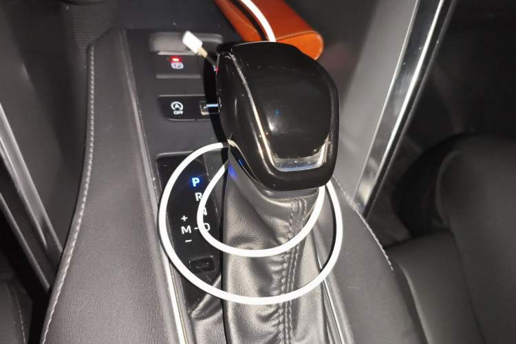 Used Toyota Venza 2023 2.0L CVT Two-Wheel Drive Luxury Edition Gear Lever