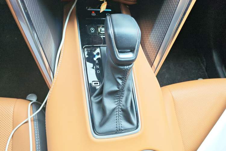Used Toyota Venza 2023 2.0L CVT Two-Wheel Drive Prestige Version Gear Lever