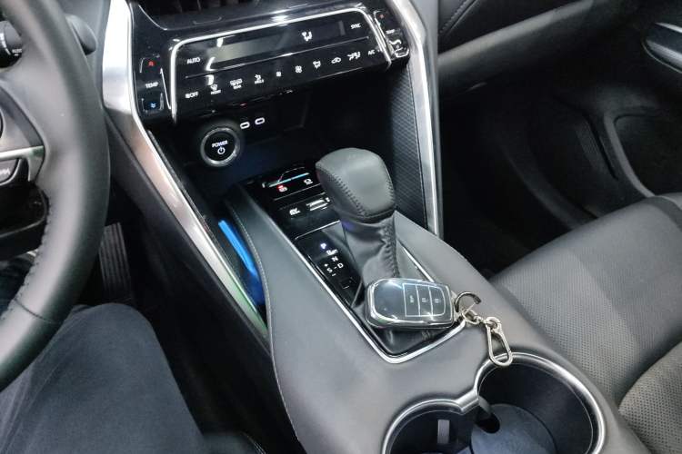 Used Toyota Venza 2023 2.5L Smart Electric Hybrid Dual-Drive Prestige Version Gear Lever