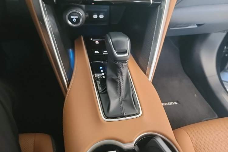 Used Toyota Venza 2023 2.5L Smart Electric Hybrid Dual-Drive Prestige Version Gear Lever