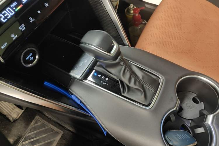 Used Toyota Venza 2023 2.5L Smart Electric Hybrid Dual-Engine Four-Wheel Drive Supreme Edition Gear Lever