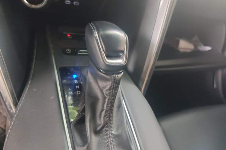Used Toyota Venza 2023 2.0L CVT Two-Wheel Drive Luxury Edition Gear Lever