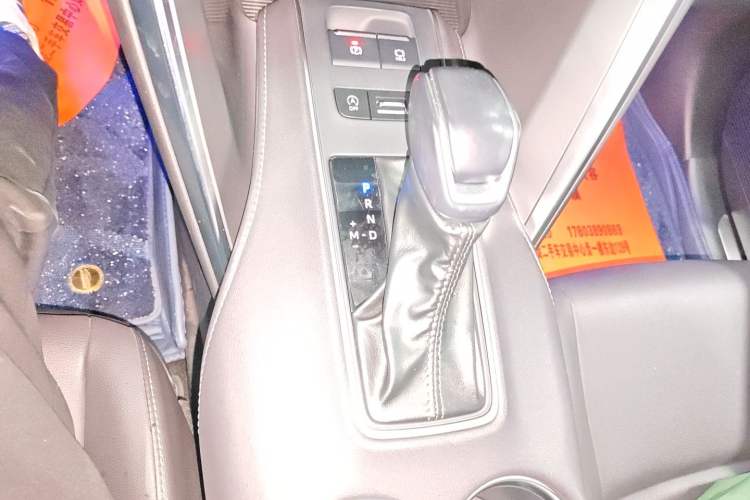 Used Toyota Venza 2023 2.0L CVT Two-Wheel Drive Luxury Edition Gear Lever