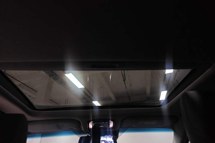 Used Toyota Venza 2023 2.5L Smart Electric Hybrid Dual-Drive Prestige Version Headliner