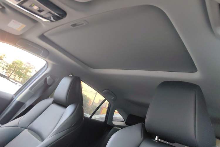 Used Toyota Venza 2023 2.0L CVT Two-Wheel Drive Prestige Version Headliner