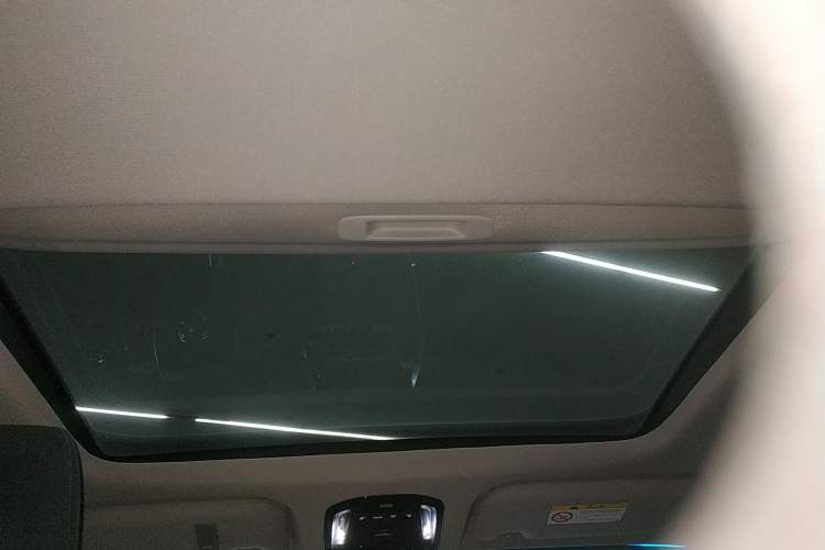 Used Toyota Venza 2023 2.0L CVT Two-Wheel Drive Luxury Edition Headliner