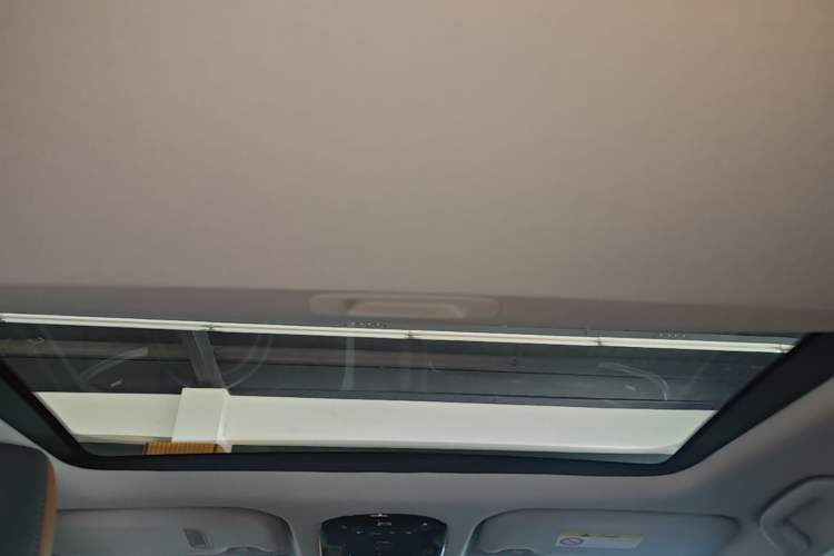 Used Toyota Venza 2023 2.0L CVT Two-Wheel Drive Prestige Version Headliner