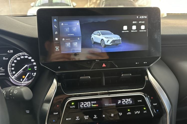 Used Toyota Venza 2023 2.0L CVT Two-Wheel Drive Luxury Edition Interior 2