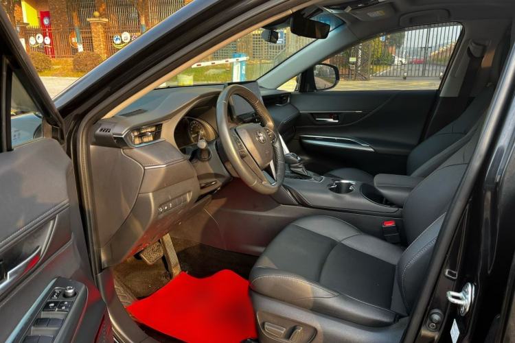 Used Toyota Venza 2023 2.0L CVT Two-Wheel Drive Luxury Edition Interior 2