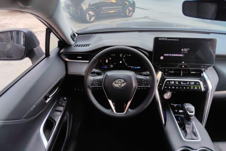 Used Toyota Venza 2023 2.0L CVT Two-Wheel Drive Prestige Version Interior 2