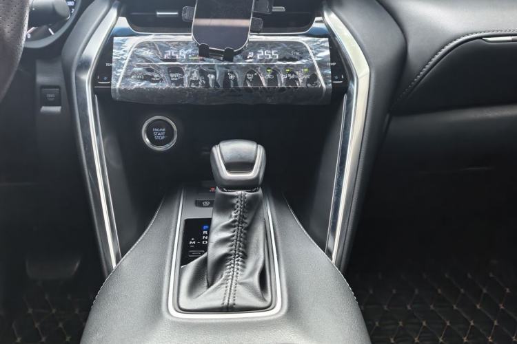 Used Toyota Venza 2023 2.0L CVT Two-Wheel Drive Luxury Edition Interior 2