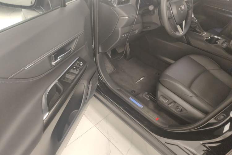 Used Toyota Venza 2023 2.0L CVT Two-Wheel Drive Prestige Version Interior 3