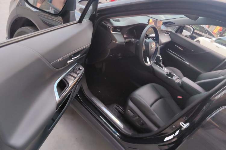 Used Toyota Venza 2023 2.0L CVT Two-Wheel Drive Prestige Version Interior 3