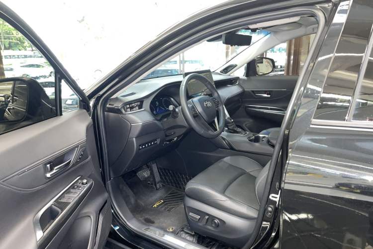 Used Toyota Venza 2023 2.5L Smart Electric Hybrid Dual-Engine Four-Wheel Drive Supreme Edition Interior 3