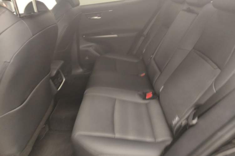 Used Toyota Venza 2023 2.0L CVT Two-Wheel Drive Prestige Version Interior 4