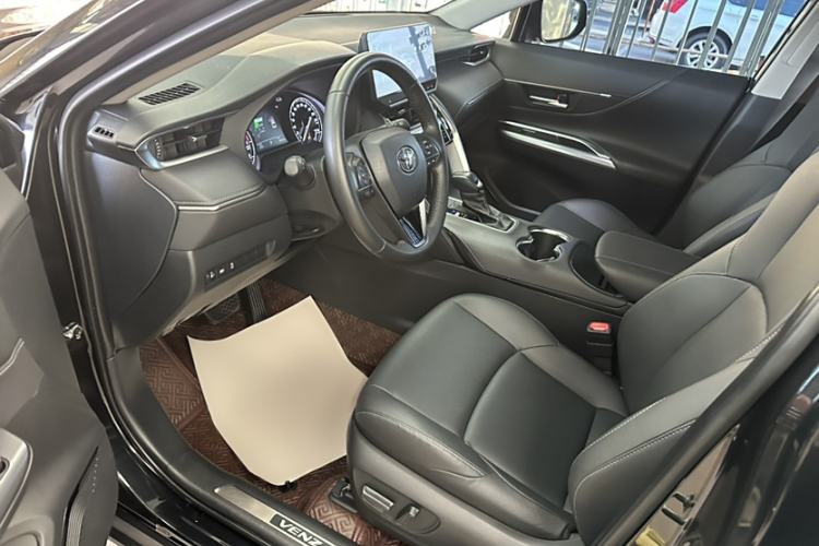 Used Toyota Venza 2023 2.0L CVT Two-Wheel Drive Luxury Edition Interior 4
