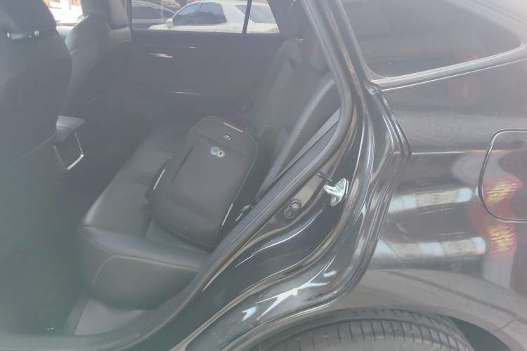 Used Toyota Venza 2023 2.0L CVT Two-Wheel Drive Prestige Version Interior 4