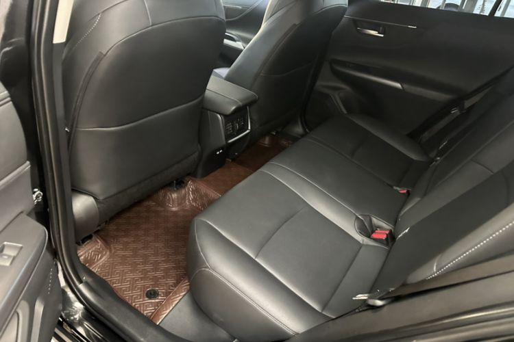Used Toyota Venza 2023 2.0L CVT Two-Wheel Drive Luxury Edition Interior 5