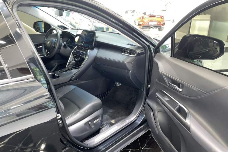Used Toyota Venza 2023 2.5L Smart Electric Hybrid Dual-Engine Four-Wheel Drive Supreme Edition Interior 6