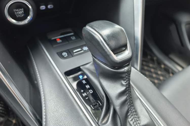 Used Toyota Venza 2023 2.0L CVT Two-Wheel Drive Luxury Edition Interior 7