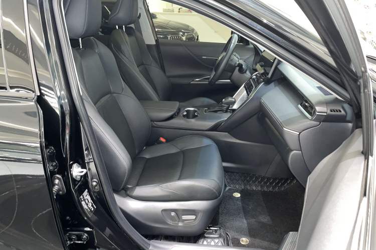 Used Toyota Venza 2023 2.5L Smart Electric Hybrid Dual-Engine Four-Wheel Drive Supreme Edition Interior 7