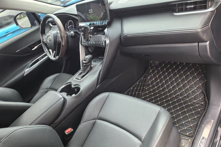 Used Toyota Venza 2023 2.0L CVT Two-Wheel Drive Luxury Edition Interior 8