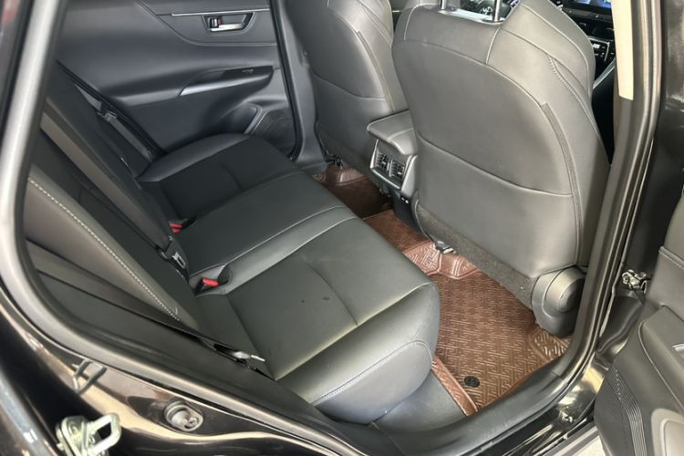 Used Toyota Venza 2023 2.0L CVT Two-Wheel Drive Luxury Edition Interior 9