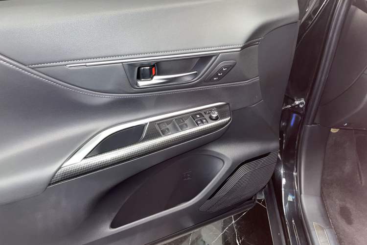 Used Toyota Venza 2023 2.5L Smart Electric Hybrid Dual-Engine Four-Wheel Drive Supreme Edition Interior 9