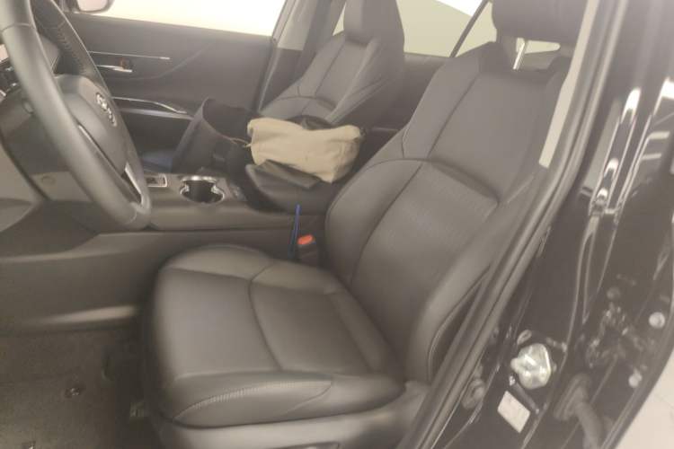 Used Toyota Venza 2023 2.0L CVT Two-Wheel Drive Prestige Version Left Front Seat