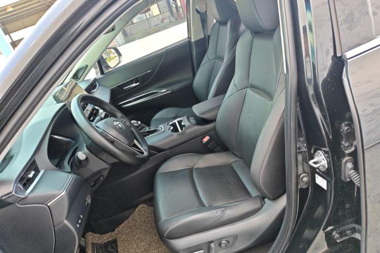 Used Toyota Venza 2023 2.0L CVT Two-Wheel Drive Prestige Version Left Front Seat