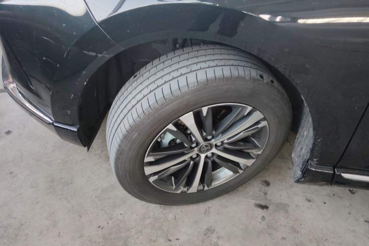 Used Toyota Venza 2023 2.5L Smart Electric Hybrid Dual-Drive Luxury Edition Left Front Wheel Hub