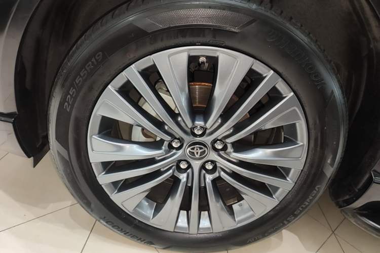 Used Toyota Venza 2023 2.0L CVT Two-Wheel Drive Luxury Edition Left Front Wheel Hub