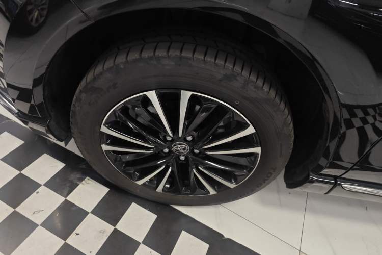 Used Toyota Venza 2023 2.5L Smart Electric Hybrid Dual-Drive Prestige Version Left Front Wheel Hub