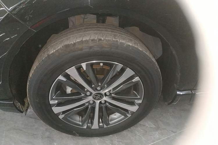 Used Toyota Venza 2023 2.0L CVT Two-Wheel Drive Luxury Edition Left Front Wheel Hub