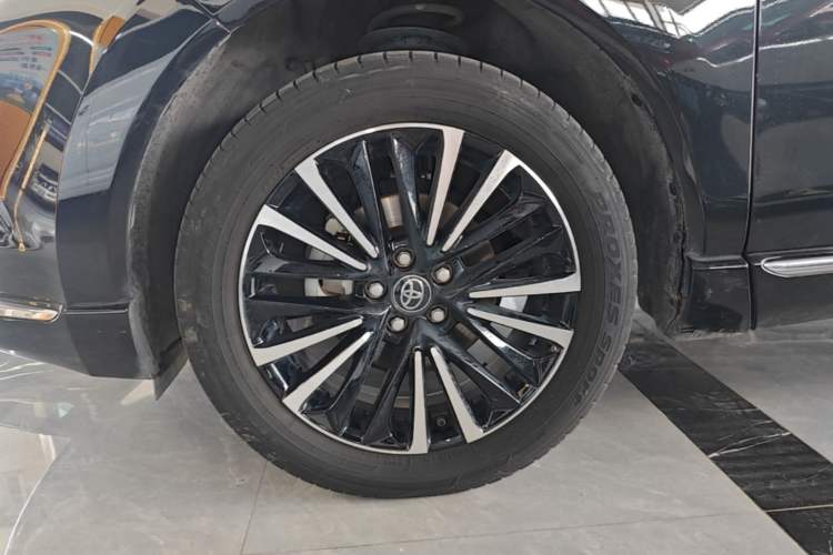 Used Toyota Venza 2023 2.0L CVT Two-Wheel Drive Prestige Version Left Front Wheel Hub