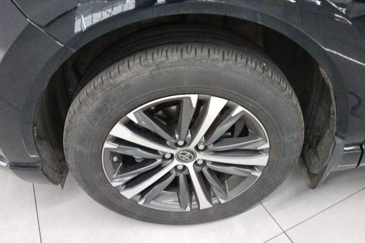 Used Toyota Venza 2023 2.0L CVT Two-Wheel Drive Luxury Edition Left Front Wheel Hub