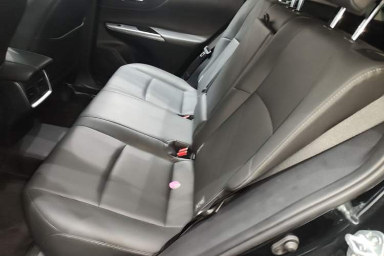 Used Toyota Venza 2023 2.0L CVT Two-Wheel Drive Luxury Edition Left Rear Seat