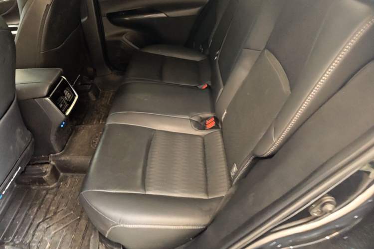 Used Toyota Venza 2023 2.0L CVT Two-Wheel Drive Prestige Version Left Rear Seat